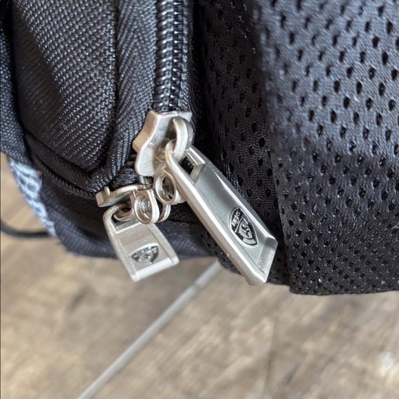 Heys' versatile Backpack - Picture 10 of 17